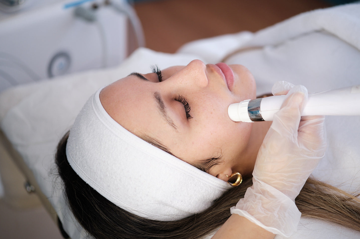 Pack Renovada & Radiante!: Hydrafacial + Radiofrecuencia facial